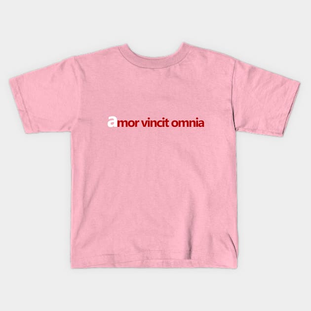 Amor vincit omnia Kids T-Shirt by Sinmara